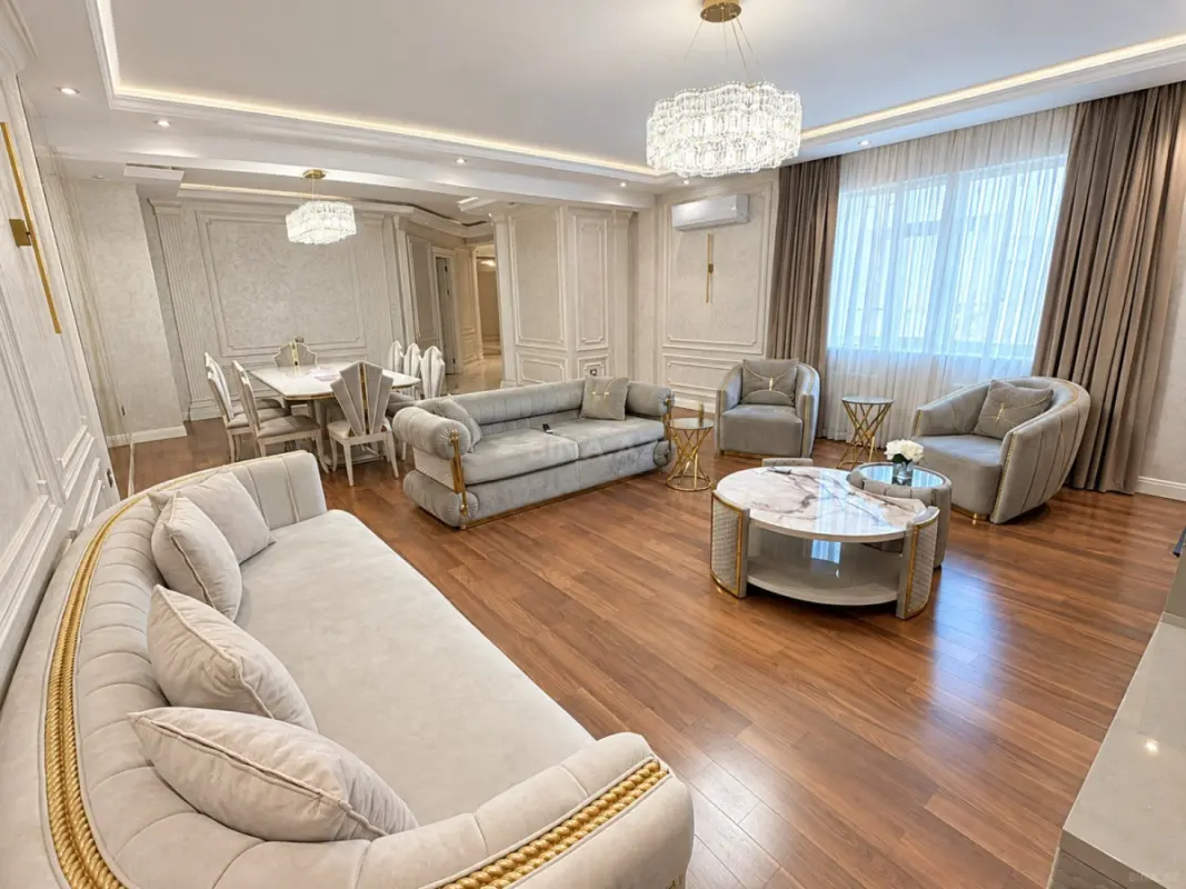 Satılır 4 otaqlı mənzil 205 m²