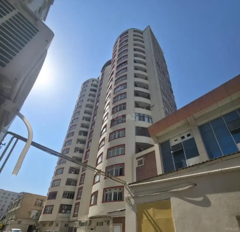 Satılır 6 otaqlı mənzil 537 m²