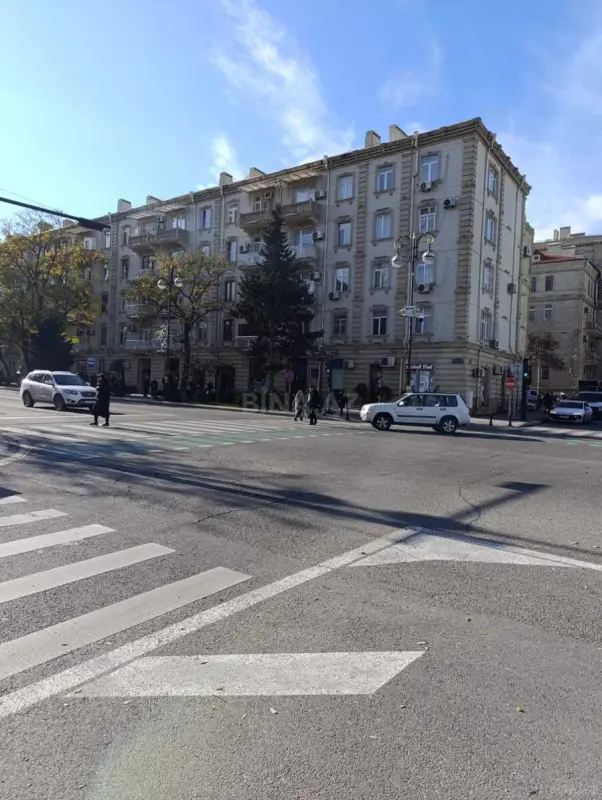 Satılır 3 otaqlı mənzil 105 m²