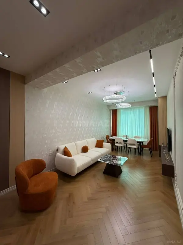 Satılır 4 otaqlı mənzil 128 m²