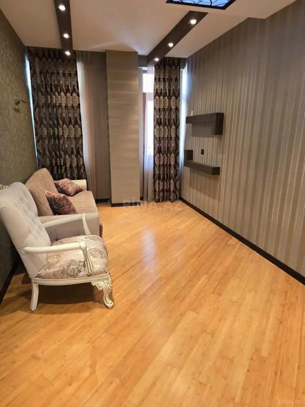 Satılır 3 otaqlı mənzil 120 m²