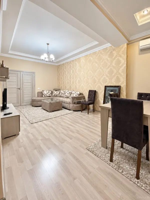 Kirayə verilir 2 otaqlı mənzil 70 m²