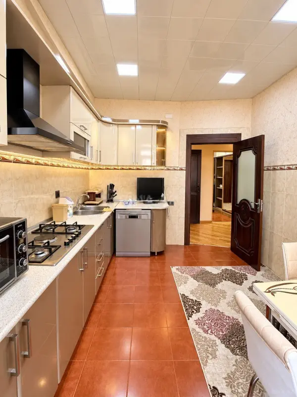Kirayə verilir 3 otaqlı mənzil 125 m²
