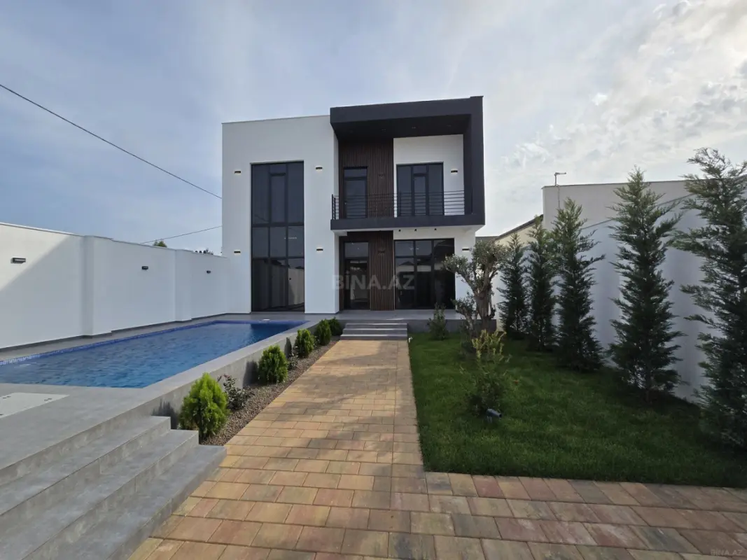 Satılır 5 otaqlı həyət evi 220 m²
