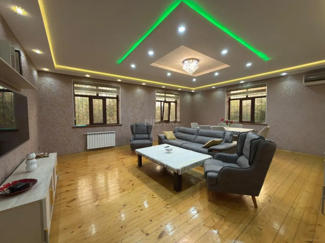 Satılır 6 otaqlı həyət evi 240 m²