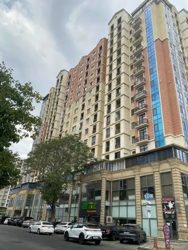 Satılır 3 otaqlı mənzil 112 m²