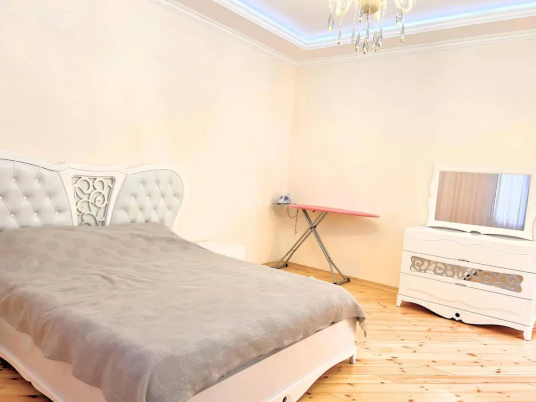 Kirayə verilir 2 otaqlı mənzil 115 m²