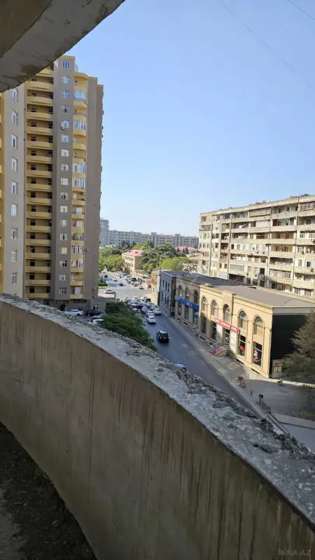 Satılır 4 otaqlı mənzil 210 m²