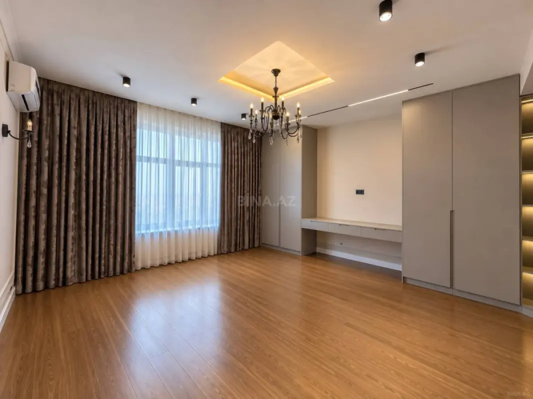 Satılır 4 otaqlı mənzil 175 m²