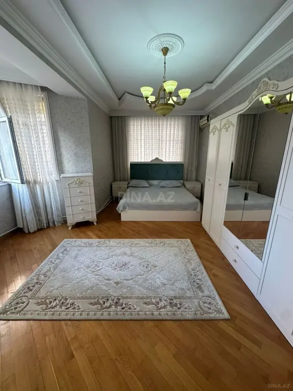 Satılır 3 otaqlı mənzil 140 m²
