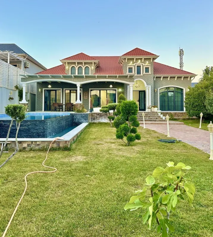 Satılır 5 otaqlı həyət evi 250 m²