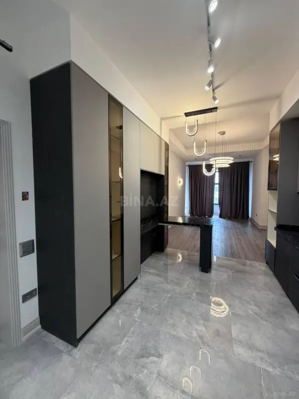 Satılır 2 otaqlı mənzil 82 m²