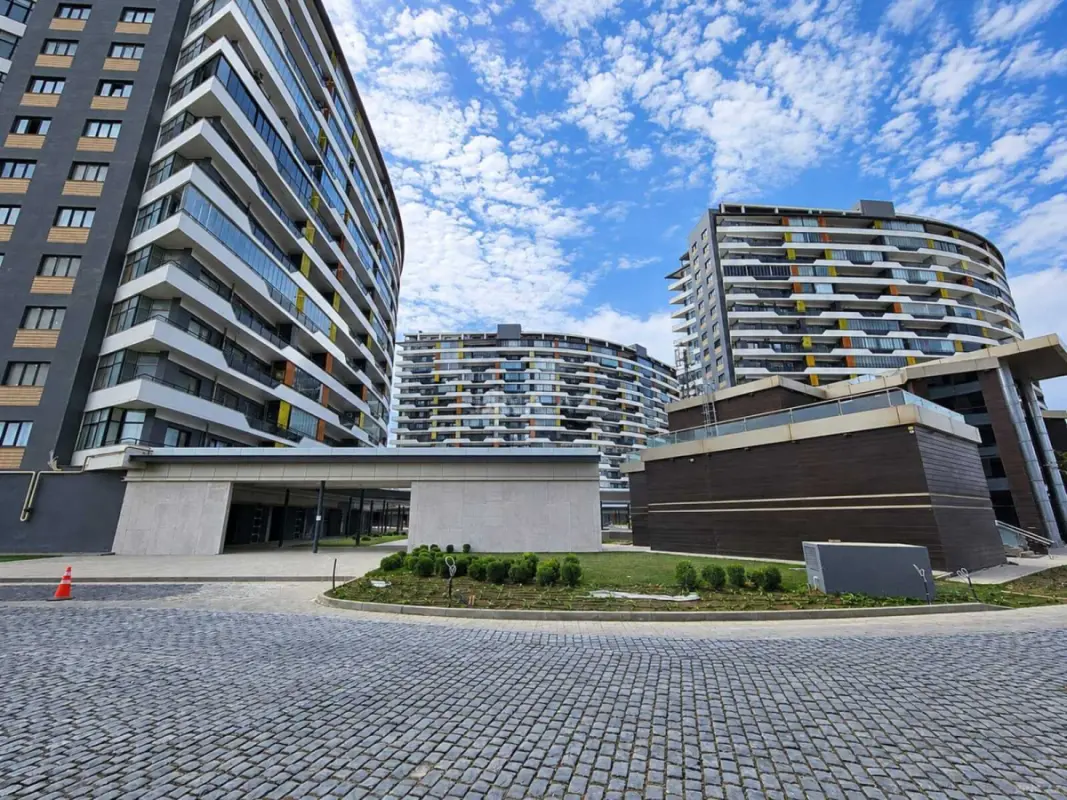 Satılır 4 otaqlı mənzil 170 m²