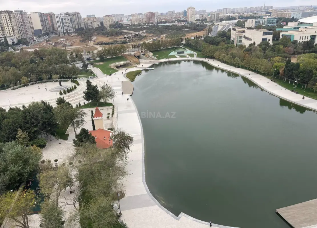 Satılır 4 otaqlı mənzil 230 m²