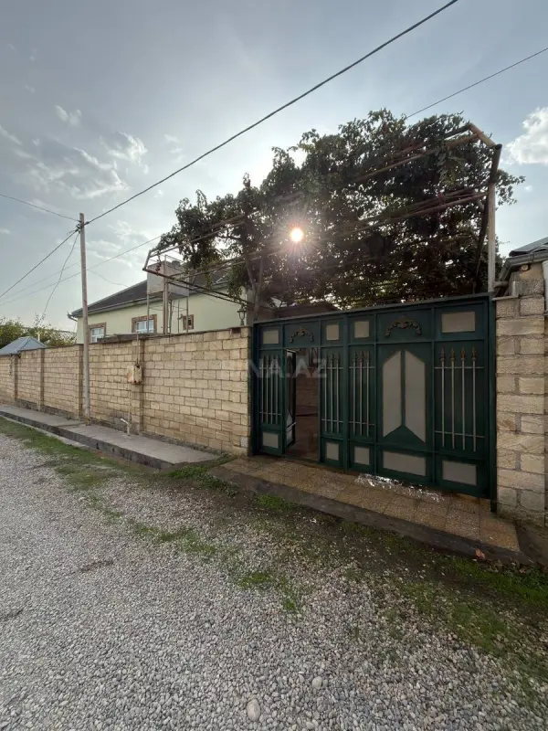Satılır 5 otaqlı həyət evi 200 m²