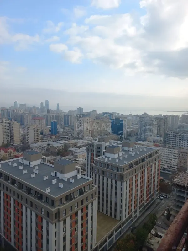 Satılır 3 otaqlı mənzil 134 m²