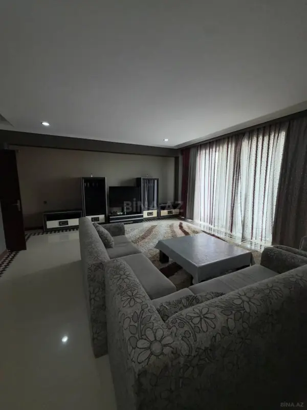 Kirayə verilir 2 otaqlı mənzil 90 m²