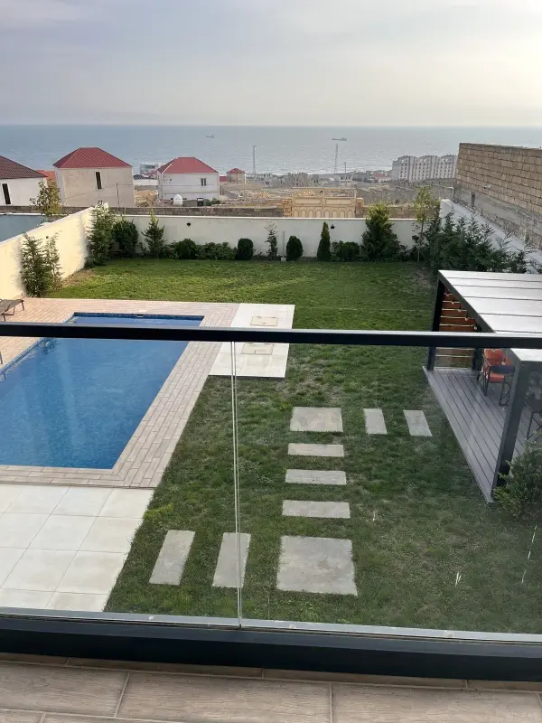 Satılır 5 otaqlı həyət evi 300 m²