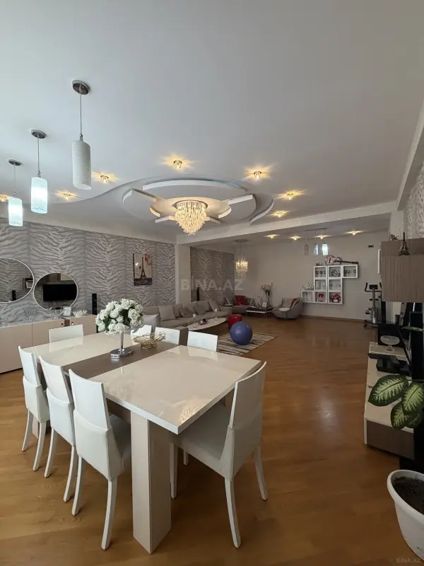 Satılır 5 otaqlı mənzil 202 m²