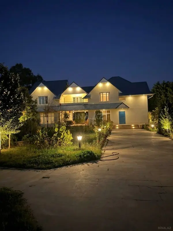 Satılır 5 otaqlı həyət evi 250 m²