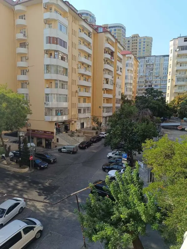 Kirayə verilir 3 otaqlı mənzil 150 m²