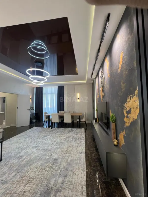 Satılır 4 otaqlı mənzil 477 m²
