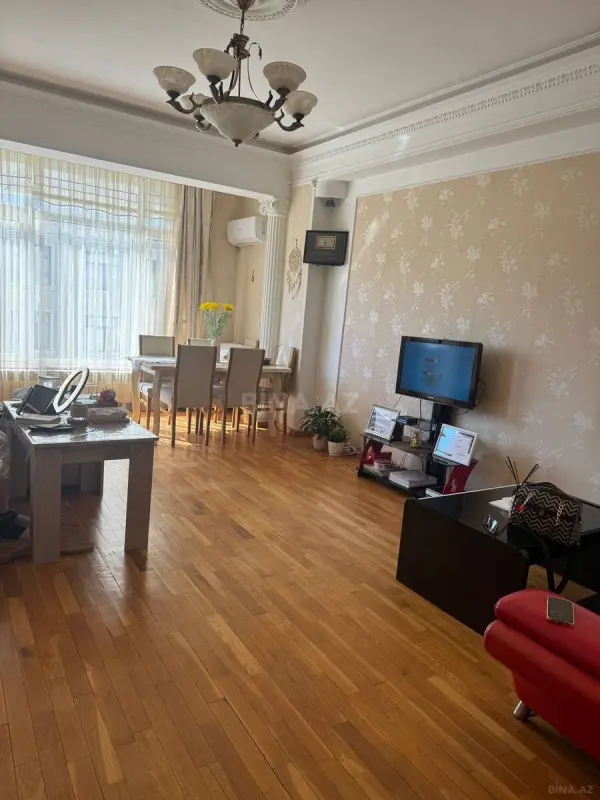 Kirayə verilir 2 otaqlı mənzil 67 m²