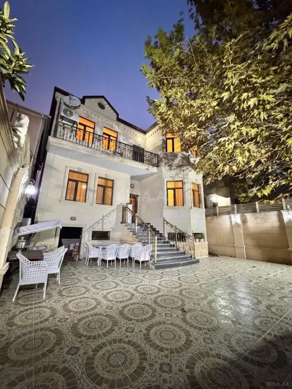 Satılır 6 otaqlı həyət evi 300 m²