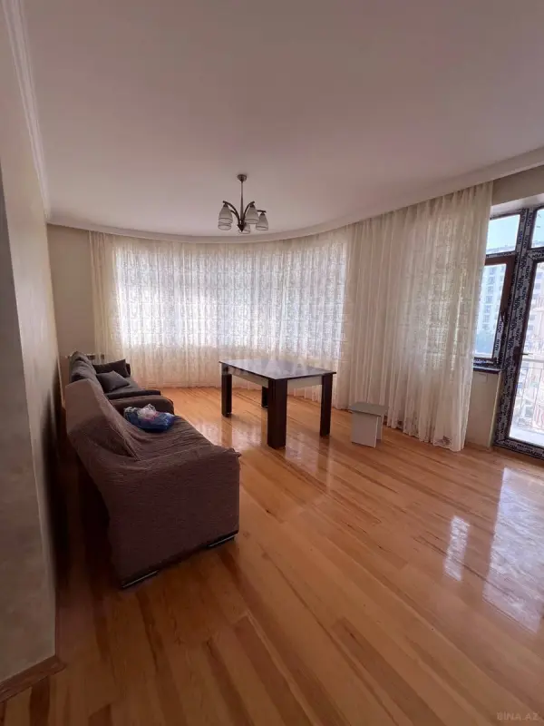 Kirayə verilir 3 otaqlı mənzil 120 m²
