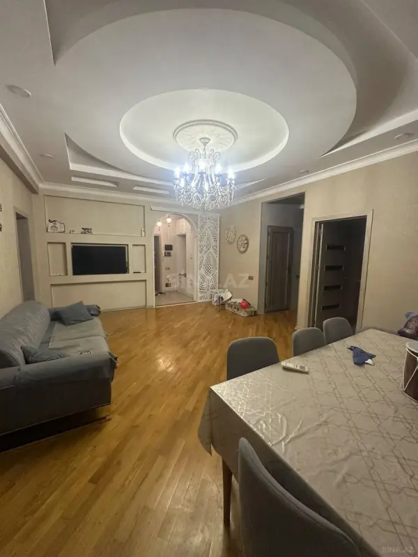 Kirayə verilir 5 otaqlı mənzil 135 m²