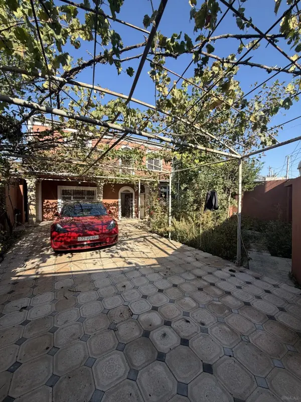 Satılır 7 otaqlı həyət evi 300 m²