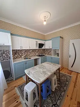 Kirayə verilir 5 otaqlı həyət evi 180 m² — Xırdalan 5 otaq 180.00 m²