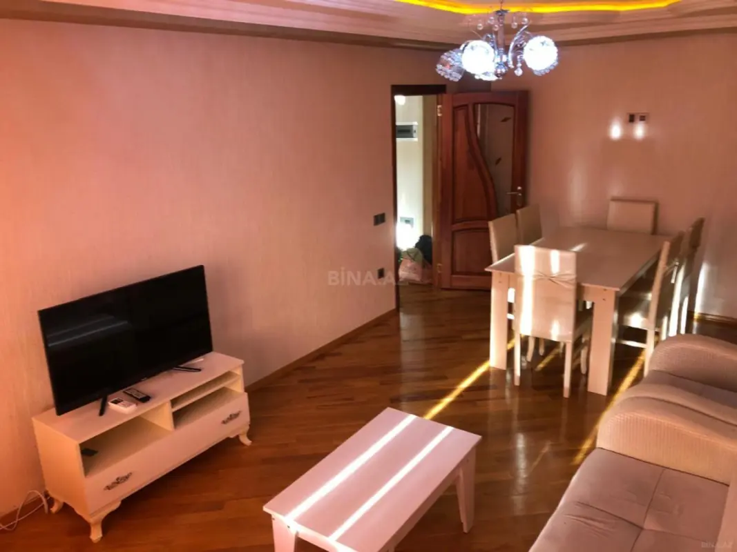 Kirayə verilir 2 otaqlı mənzil 80 m²