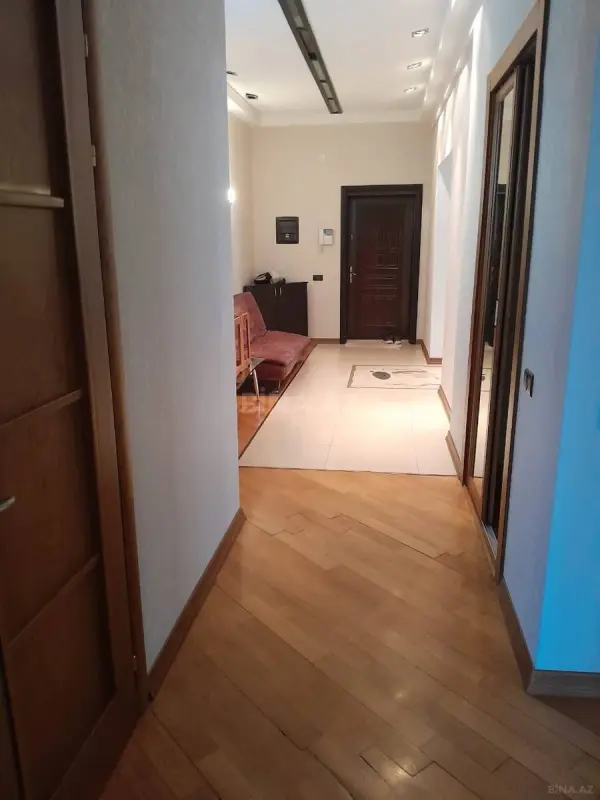 Kirayə verilir 3 otaqlı mənzil 171 m²