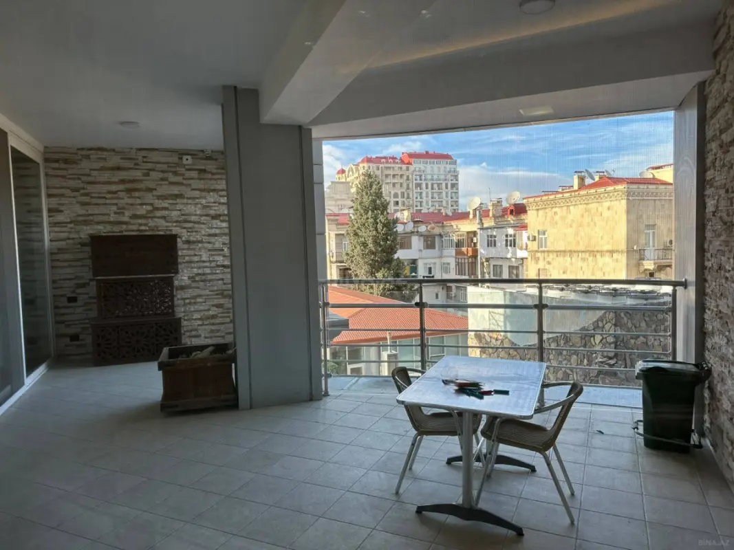Kirayə verilir 4 otaqlı mənzil 240 m²