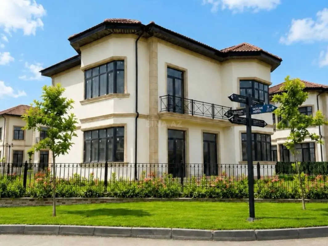 Satılır 8 otaqlı həyət evi 390 m²