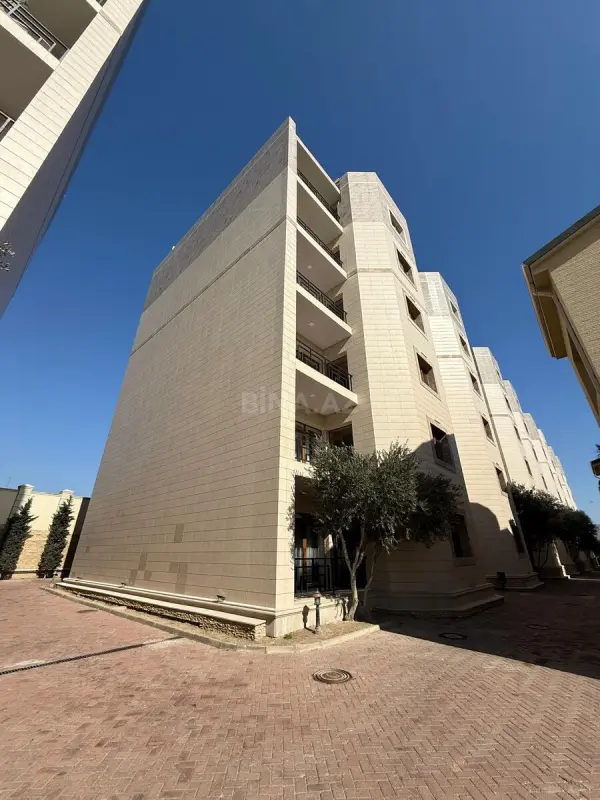 Satılır 3 otaqlı mənzil 158 m²