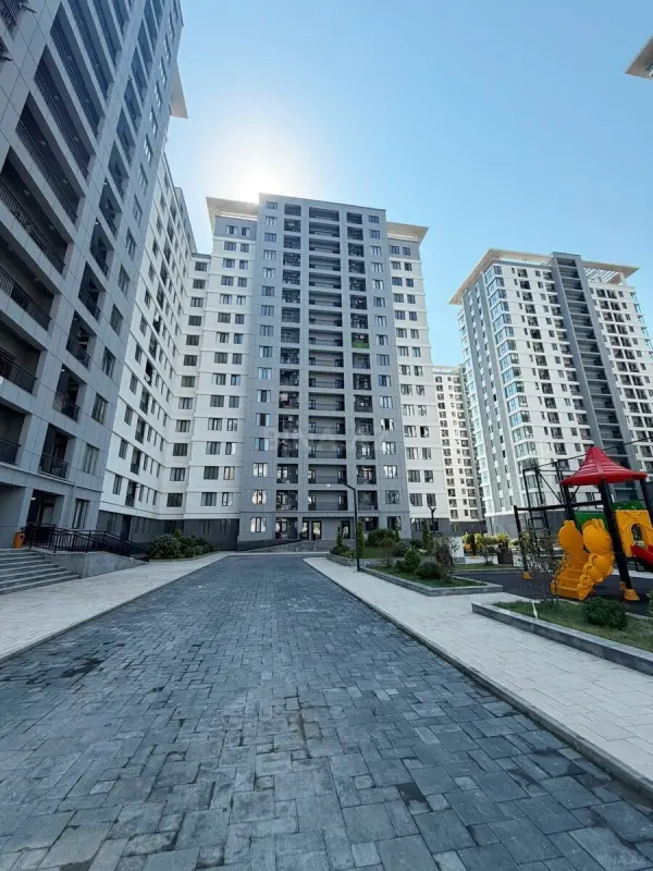 Satılır 2 otaqlı mənzil 95.8 m²