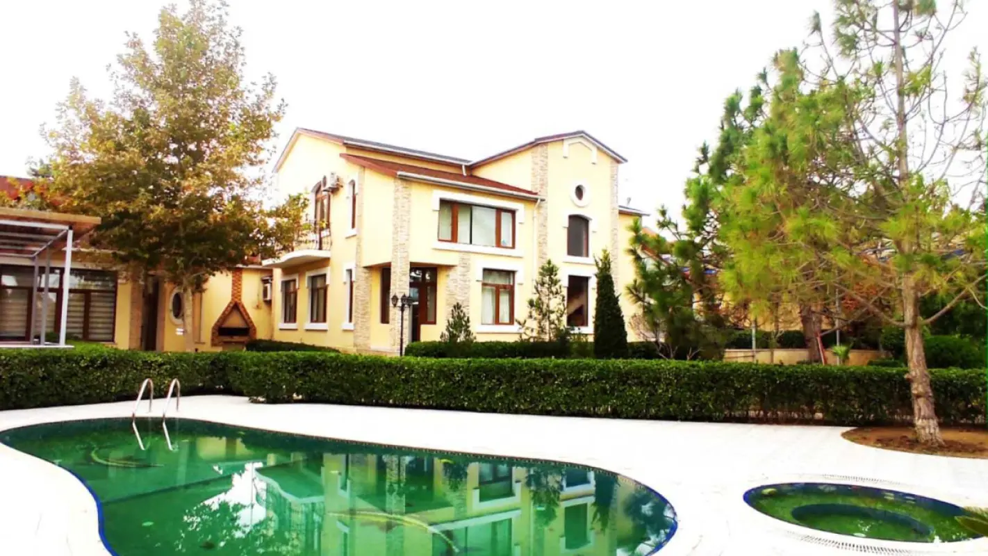Satılır 4 otaqlı həyət evi 300 m²