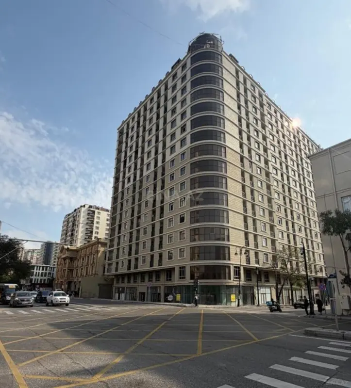 Satılır 2 otaqlı mənzil 113 m²