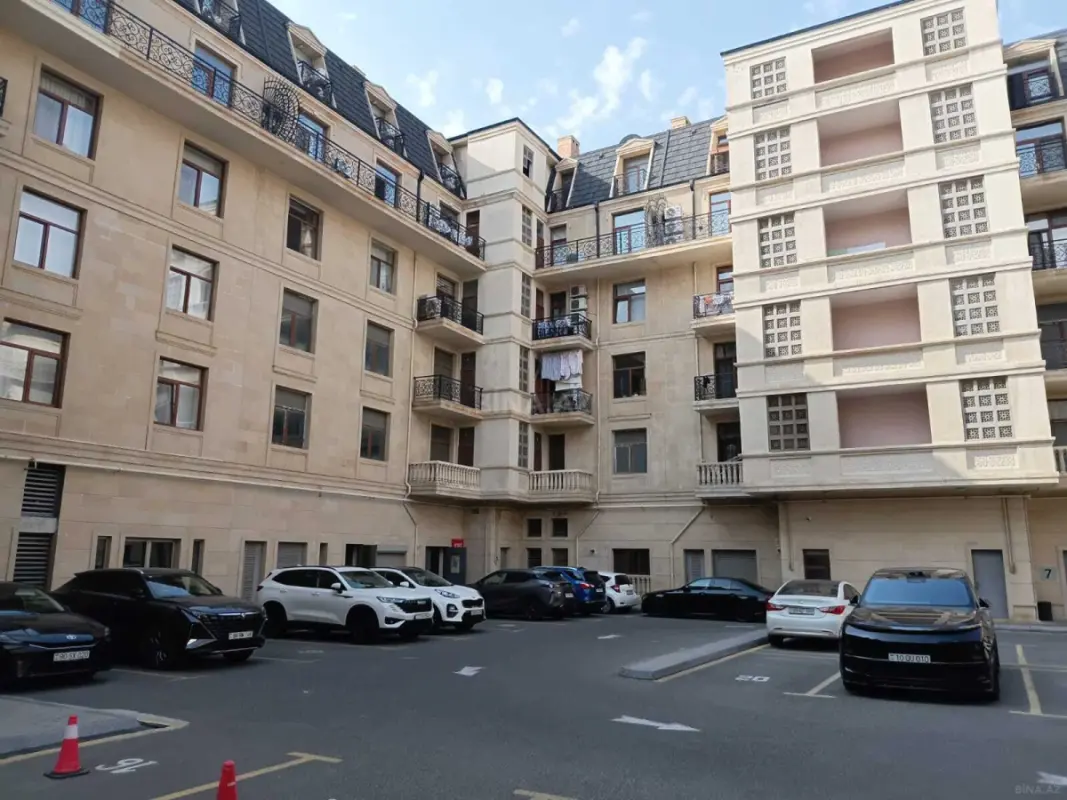 Kirayə verilir 3 otaqlı mənzil 188 m²