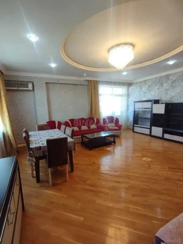 Satılır 3 otaqlı mənzil 151 m²