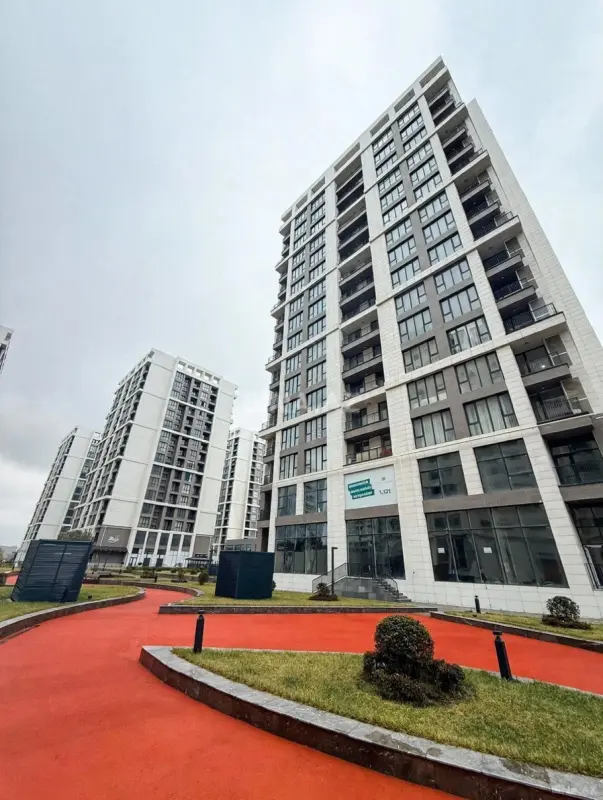 Satılır 4 otaqlı mənzil 173 m²