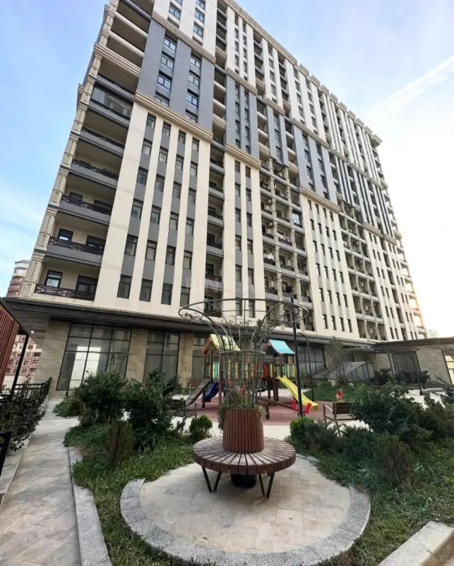 Satılır 3 otaqlı mənzil 145 m²