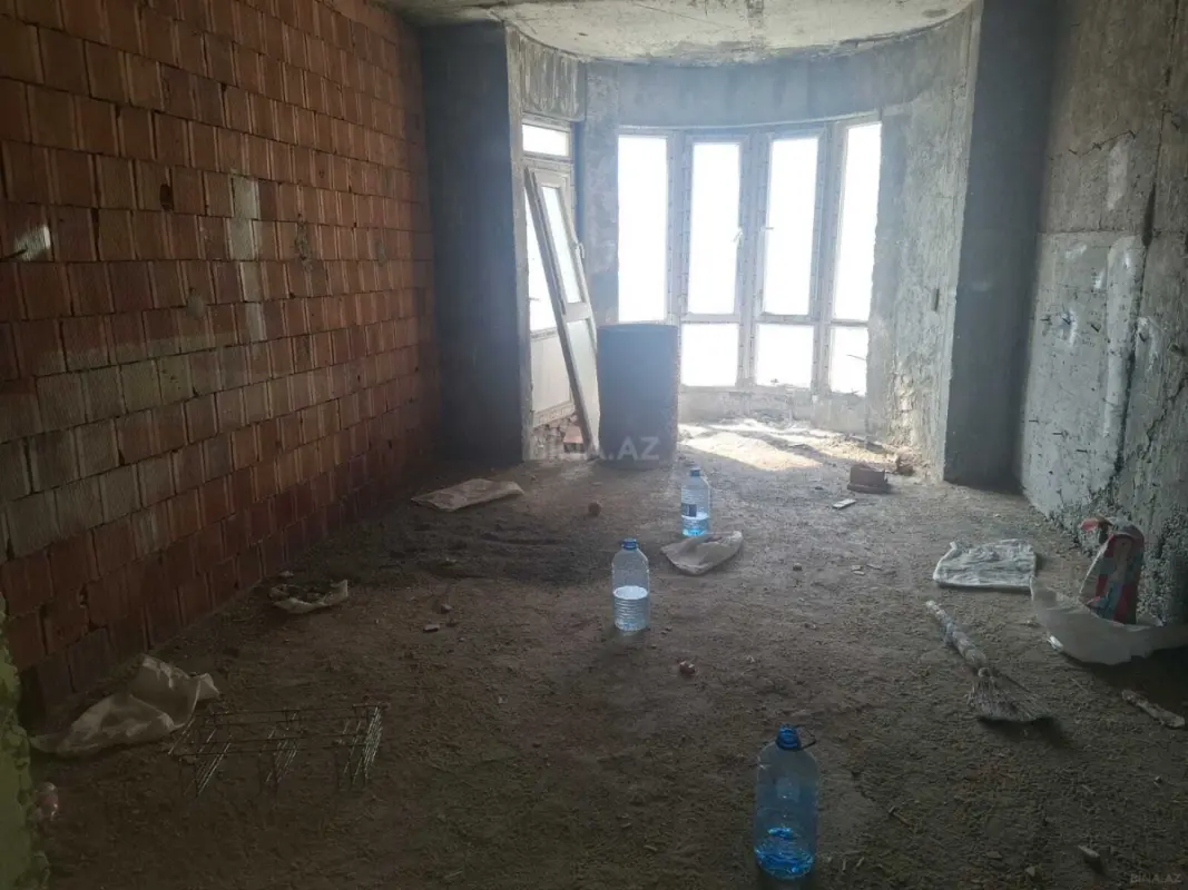 Satılır 2 otaqlı mənzil 99 m²