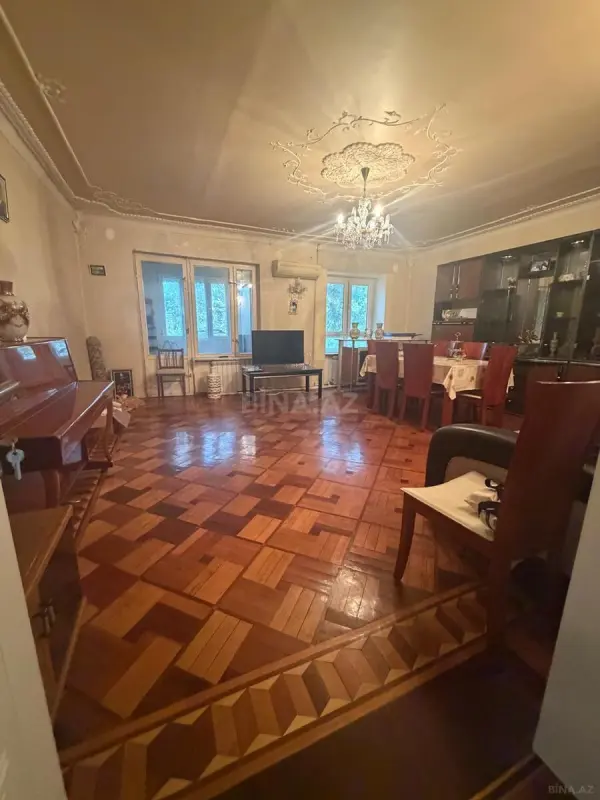 Satılır 4 otaqlı mənzil 80 m²