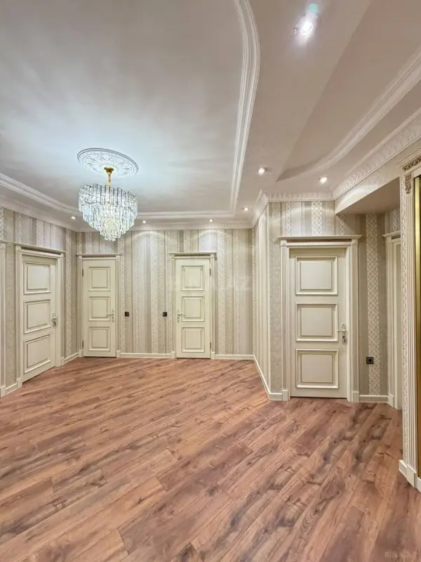 Satılır 3 otaqlı mənzil 130 m²