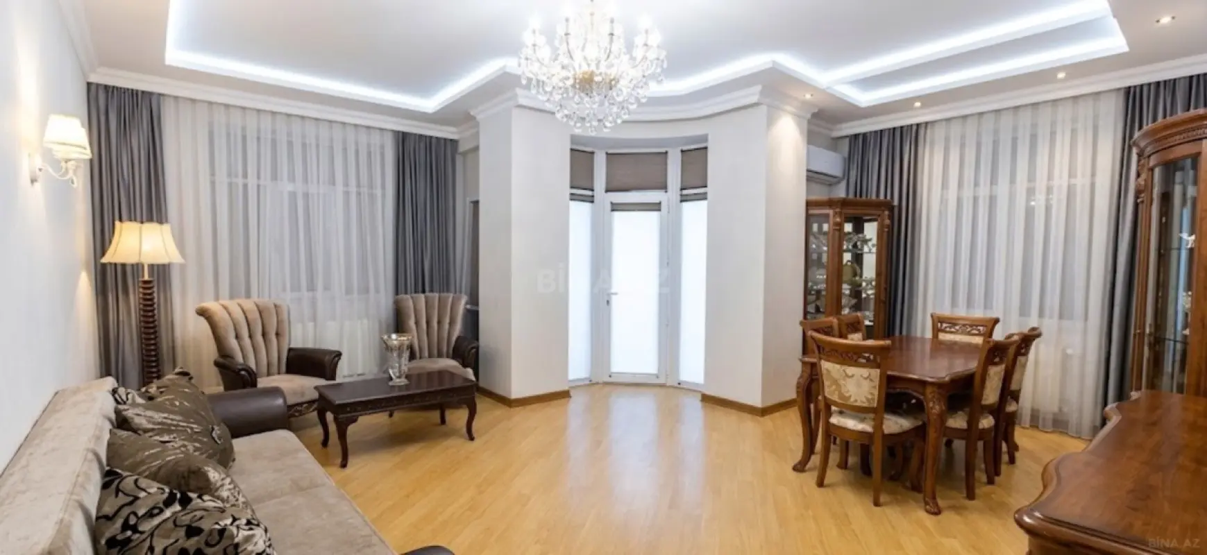 Satılır 3 otaqlı mənzil 135 m²