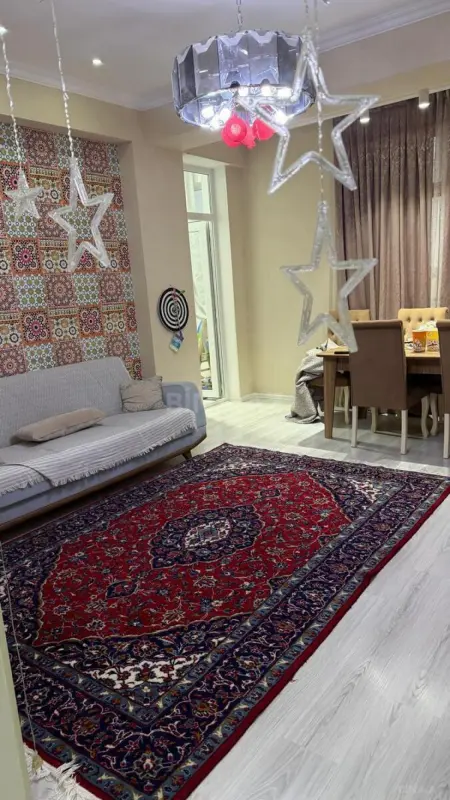 Satılır 2 otaqlı mənzil 92 m²