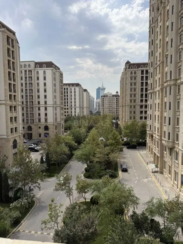 Kirayə verilir 2 otaqlı mənzil 109 m²